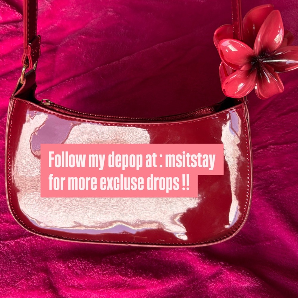 Elegant Red Patent Leather Shoulder Bag